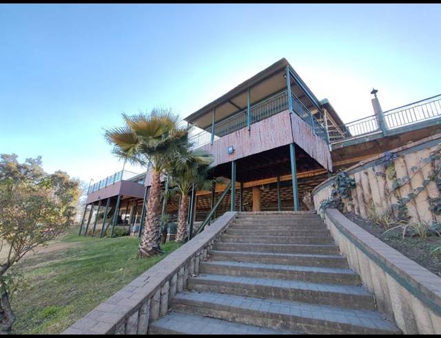 4 BEDROOM TOWNHOUSE FOR SALE IN THREE RIVERS EAST